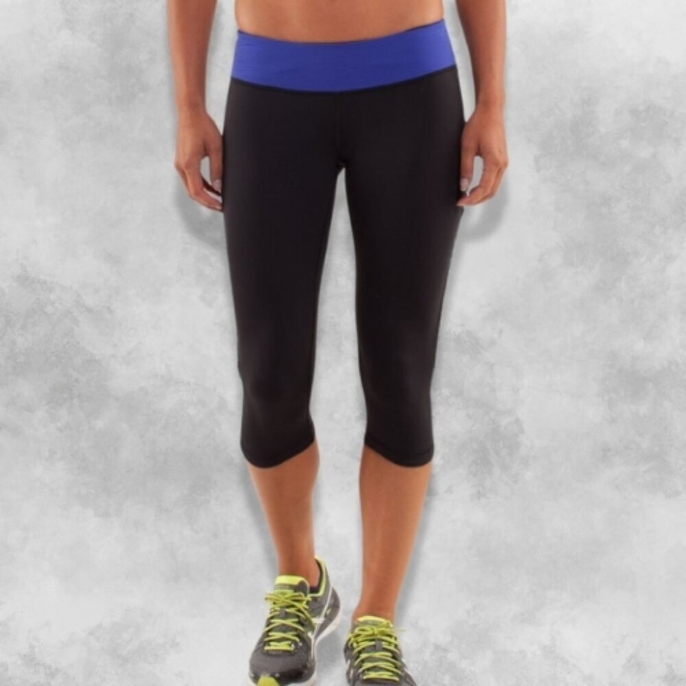 Lululemon Capri Length Sweat-Wicking Reflective Accents Breathable Black Blue 6